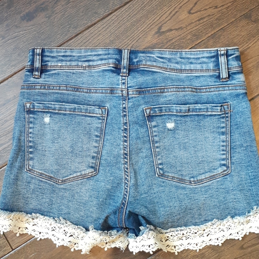 Shorts - Picture 2 of 3